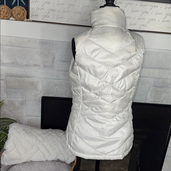The North Face pearl Goose down filled 550 vest Women’s size S - Picture 3 of 10